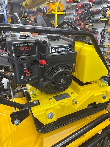 вибратор бетона: Виброплита ROLF C110T с бензиновым двигателем GEWILSON GE750 (212 cc) — 1