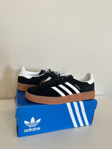 американские кроссовки: Кроссовки Adidas Gazelle, черные, размеры: 39, 42