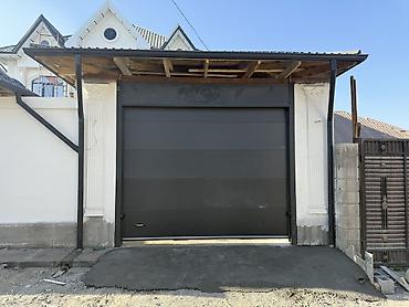 Секционные ворота: Секционные гаражные ворота из сэндвич‑панелей - Тип — 10