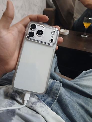 ucuz telefon aksesuarları: Şəffaf kənarlı, ağ arxa panelli telefon qabı - Model: Üç böyük kamera — 1
