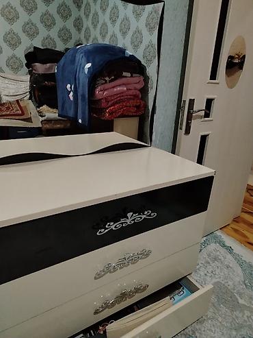 ofis mebel: Aynalı komod – makiyaj masası - Rəng: krem və qara, gümüşü naxışlı — 3