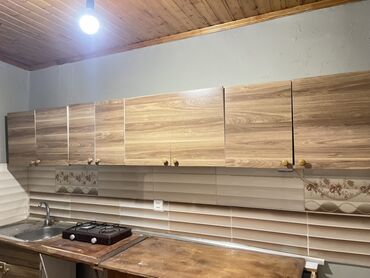 Комплекты диванов и столов: Mətbəx mebel dəsti – ağac fakturalı laminat fasadlar - Yuxarı