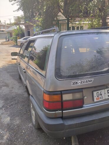 алифарт машина: Универсал Volkswagen Passat B3 серого цвета с прямоугольными фарами и