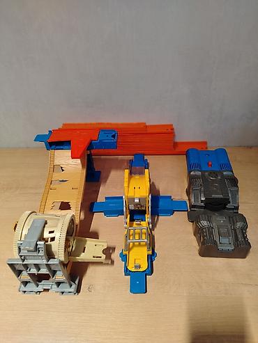 masın oyunları: Hot Wheels trek qurğuları və tematik setlər toplusu - Bir neçə böyük — 4