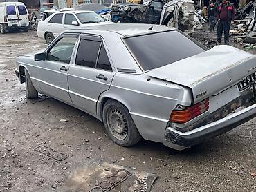 mercedes 208 d: Mercedes-Benz 190 sokulur mator karobka ela veziyyetdedir.2 matordur — 5