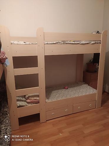 Продаю по причине переезда Двухъярусная детская кровать из светлого