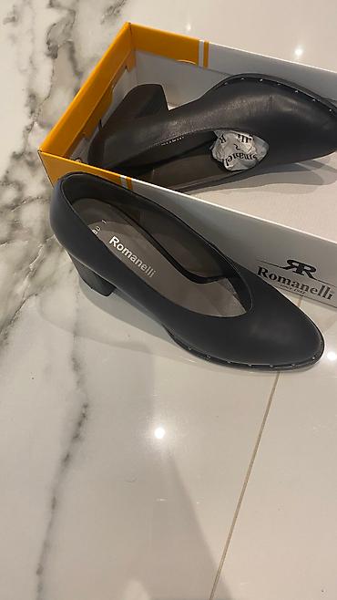 Ayaqqabılar: Romanelli firmasına məxsus ayaqqabı. Cəmi 1 dəfə geyinilib. Çox baha — 2