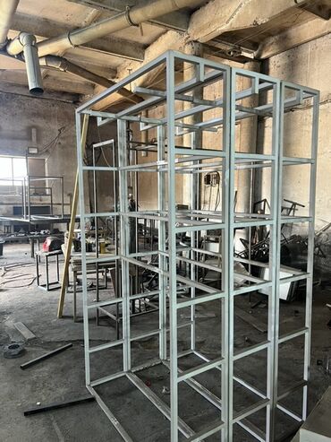 корзинки для магазина: Продаю новое торговое оборудование Ликвидация склада 3 белых каркаса