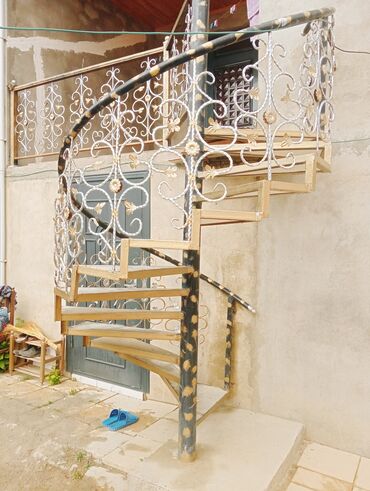 Pilləkən məhəccərləri: Dəmir Vint pilləkən,,15 pilləlidir,,, qalın və keyfiyyətli — 9