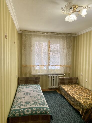 квартира боконбаева: 2 комнаты, 42 м², 104 серия, 2 этаж, Старый ремонт