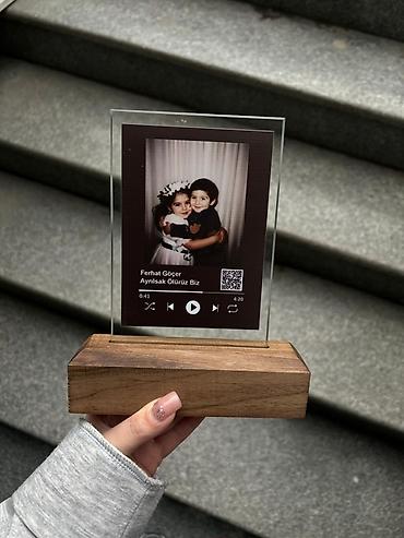 dekor güzgü: Şəffaf akril lövhə üzərində foto və mahnı plaketi dizaynı - Material — 1
