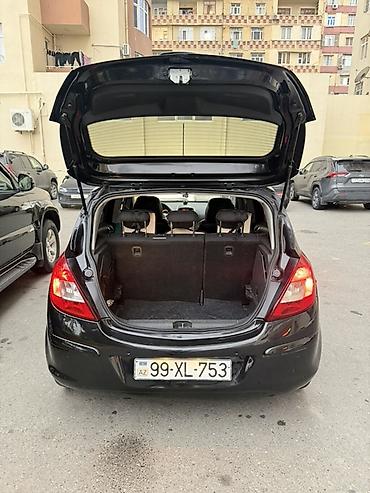 bot kar: Opel Corsa D, hetçbek kuzov, 5 qapı, qara rəng. Əsas xüsusiyyətlər: - — 3