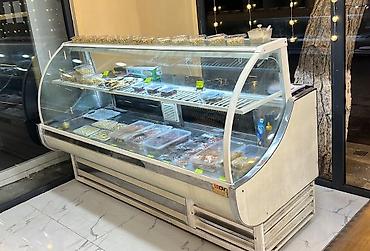 Soyuducu avadanlığı: Soyuducu vitrin tam işlək 420 Azn satılır. Ölçü 2m. Təcili çıxmalıdır — 1