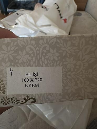 toprak masa ortusu: Krem rəngli əl işi süfrə. Ölçüsü 160 x 220 sm-dir. Zərif toxumalı — 3