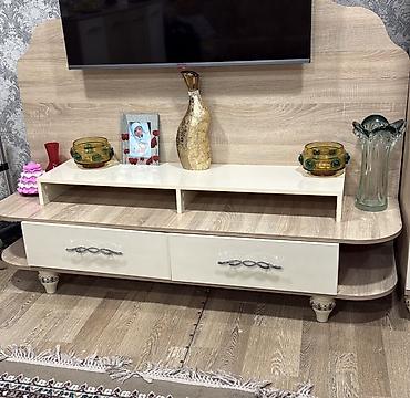 mebel el işi: Qonaq otağı üçün TV stendi və vitrin dəsti Təsvir: - Material — 1