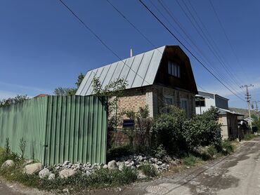 продажа домов в бишкек: Срочно! Продам 3 смежных участка (2 с домами), можно вместе или