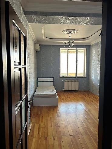 Memar Ecemi metrosu,3 otaqli menzile 1 xanim axtarilir ayri otaq