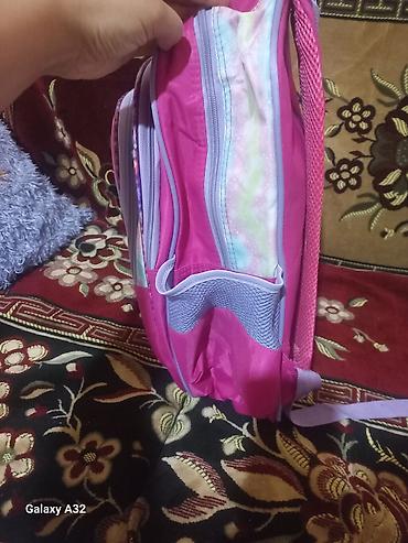 mektebli çanta: Uşaq üçün məktəb çantası - Rəng: çəhrayı bədən, bənövşəyi detallarla — 3