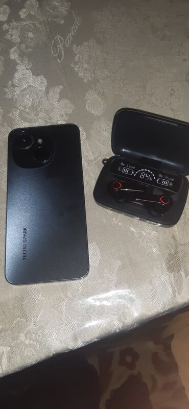 telefon qutusu: Tecno Spark, цвет - Черный