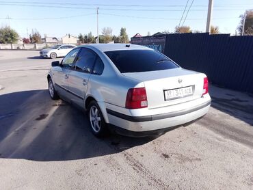 Volkswagen: Volkswagen Passat: 2000 г., 1.6 л, Механика, Бензин, Седан