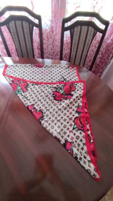 Šalovi: Louis Vuitton monogram roses ešarpa. Louis Vuitton monogram roses — 5