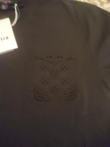 louis: Louis Vuitton kişi T‑şörtü - Rəng: qara - Model: qısaqoll, klassik — 3
