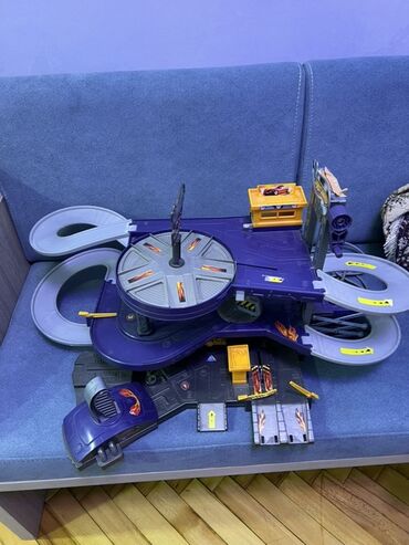 Oyuncaqlar: Hot wheels ve 2 masin