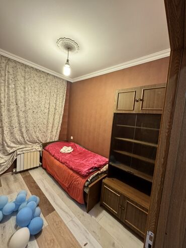 Uzunmüddətli kirayə mənzillər: 3 otaqlı mənzil – mebellə - Geniş qonaq otağı: şıq asma tavan, şüşə — 3