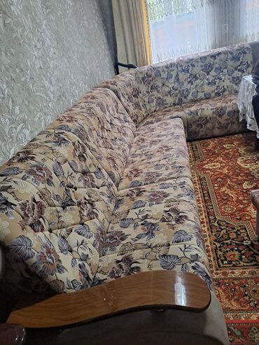 прадаю диван: Бурчтук диван, Колдонулган
