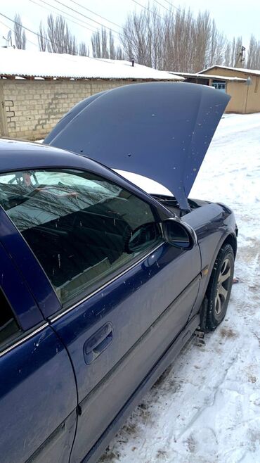 авто газель: Opel Vectra: 1997 г., 1.6 л, Механика, Бензин, Седан