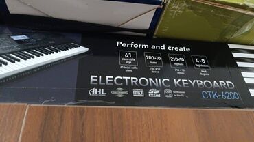 синтезаторы корг: Продаю синтезатор СТК-6200, с подставкой. 61 клавиша- это 5 полных
