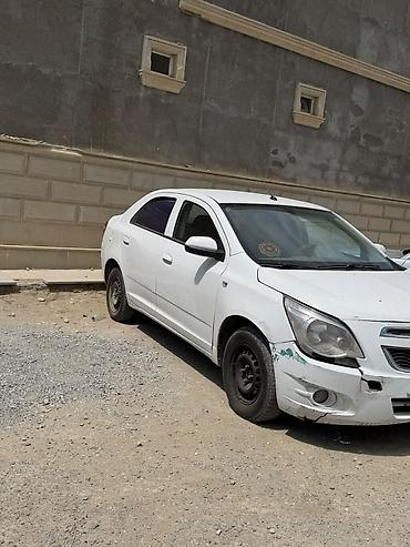 2107 ehtiyyat hisseleri: Chevrolet Cobalt sedan – ağ rəng, 4 qapı, ön ötürücülü. - Sürətlər — 2