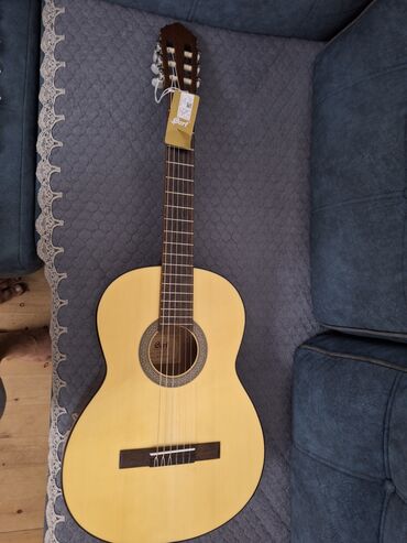 Gitaralar: Klassik gitara, Yeni, Ünvandan götürmə