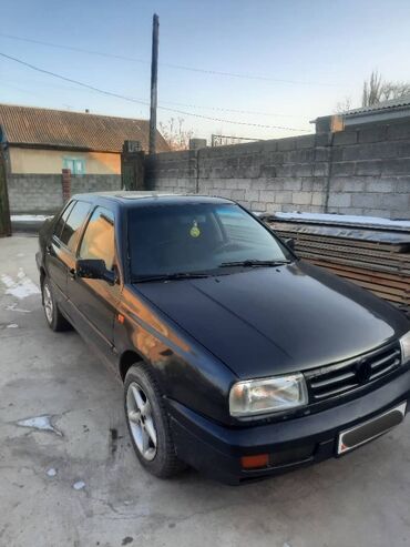 Volkswagen: Volkswagen Vento: 1994 г., 1.8 л, Механика, Бензин, Седан