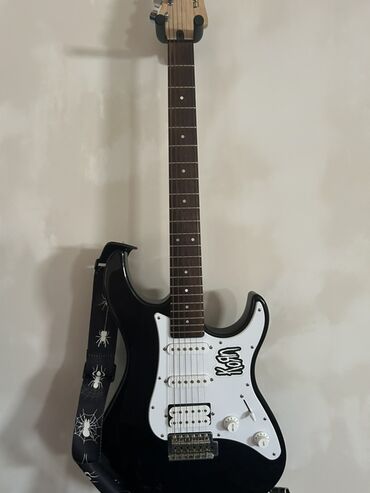 Gitaralar: Elektron gitara, Yamaha, 6 sim