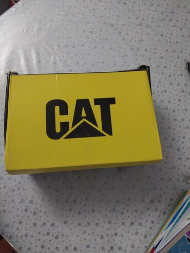 iş botinkaları: CAT iş ayaqqabısı – 41 ölçü - Brend: CAT (Caterpillar) – qutu və