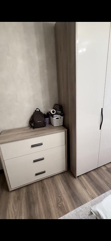 silver kitchen: Спальный гарнитур, Б/у, Двуспальная кровать, Комод, Шкаф, Россия, МДФ, Самовывоз, цвет - Бежевый — 4