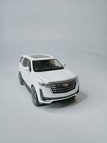 Avtomobil modelləri: Miqyaslı model avtomobil – 1:24 Xüsusiyyətlər: - Korpus: metal - — 3