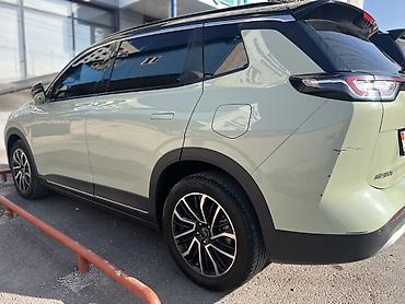 wuling mini ev: Weltmeister W6, 2022 г., 76000 км, Передний, В наличии — 9