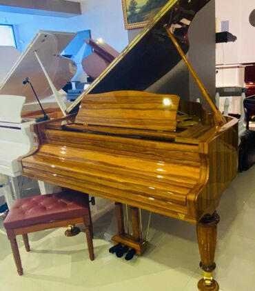 Музыкальные инструменты: Royal ve Pianolar. Royal Musiqi Aletleri salonu sizlere genish
