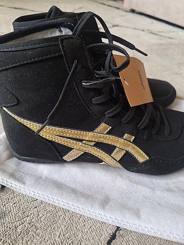 Спорт и отдых: Продаю борцовки новые.Фирма Asics 39р.цена 2600с — 3