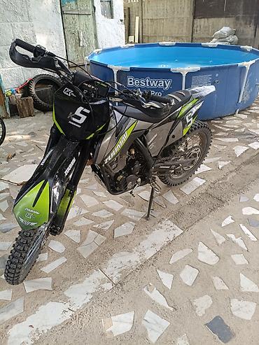 Zuumav K5 (декали “K5”, “Zuumav Racing”) — кроссовая модель для