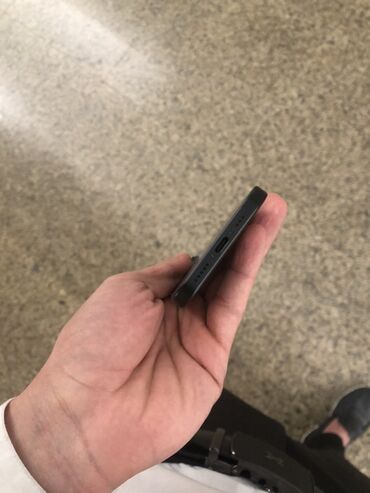 Apple iPhone: IPhone 15, 128 GB, Qara, Face ID — 7