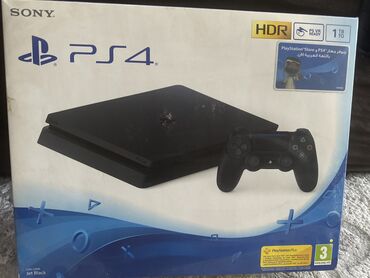 PS4 (Sony PlayStation 4): Продаю свою PS4 slim . На 1 ТВ. В комплекте два джойстика