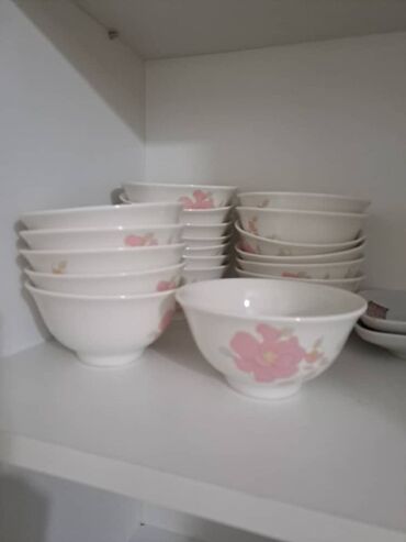 посуда для орехов: Набор посуды: пиалы/миски и тарелки с цветочным декором Состав: -