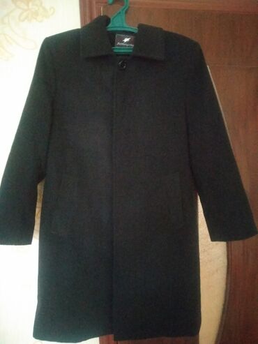 пальто с капюшоном: Продается пальто Деми 48р б/у в хорош состоян и кожан жилетка 48р