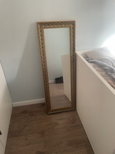 зеркало прихожая: Напольное зеркало в раме с декоративным золотистым багетом. - Формат