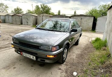 Toyota Corolla: 1988 г., 1.3 л, Механика, Бензин, Седан