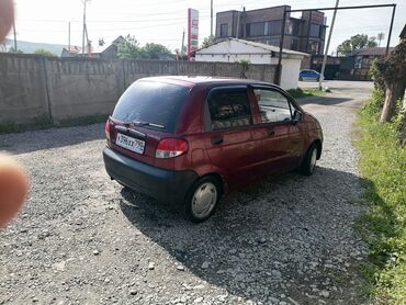 машины на обмен: Хэтчбек Daewoo Matiz красного цвета, компактный и маневренный