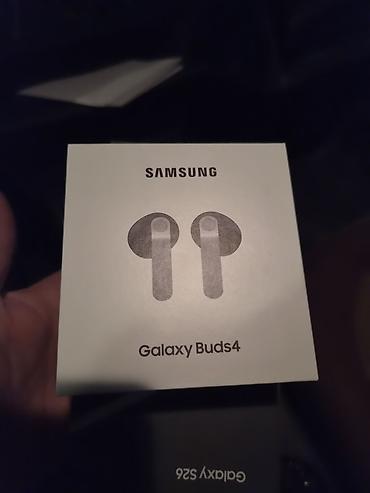 galaxy buds live: Samsung Galaxy Buds4 simsiz qulaqlıq Model: SM-R540 (qara) Qutuda — 2